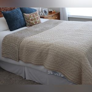Queen sized bed spread